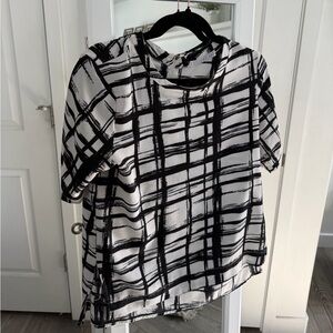 Potter's Pot Black & White Brushstroke Plaid Short Sleeve Top